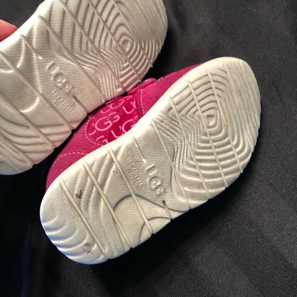 EUC UGG runners - Picture 6 of 6